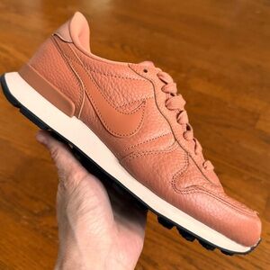 NIKE INTERNATIONALIST PREMIUM LEATHER TERRA-BLUSH-SUMMIT-WHITE Women’s size 8